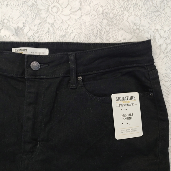 Signature by Levi Strauss Women's Black Skinny Jeans - Picture 3 of 7